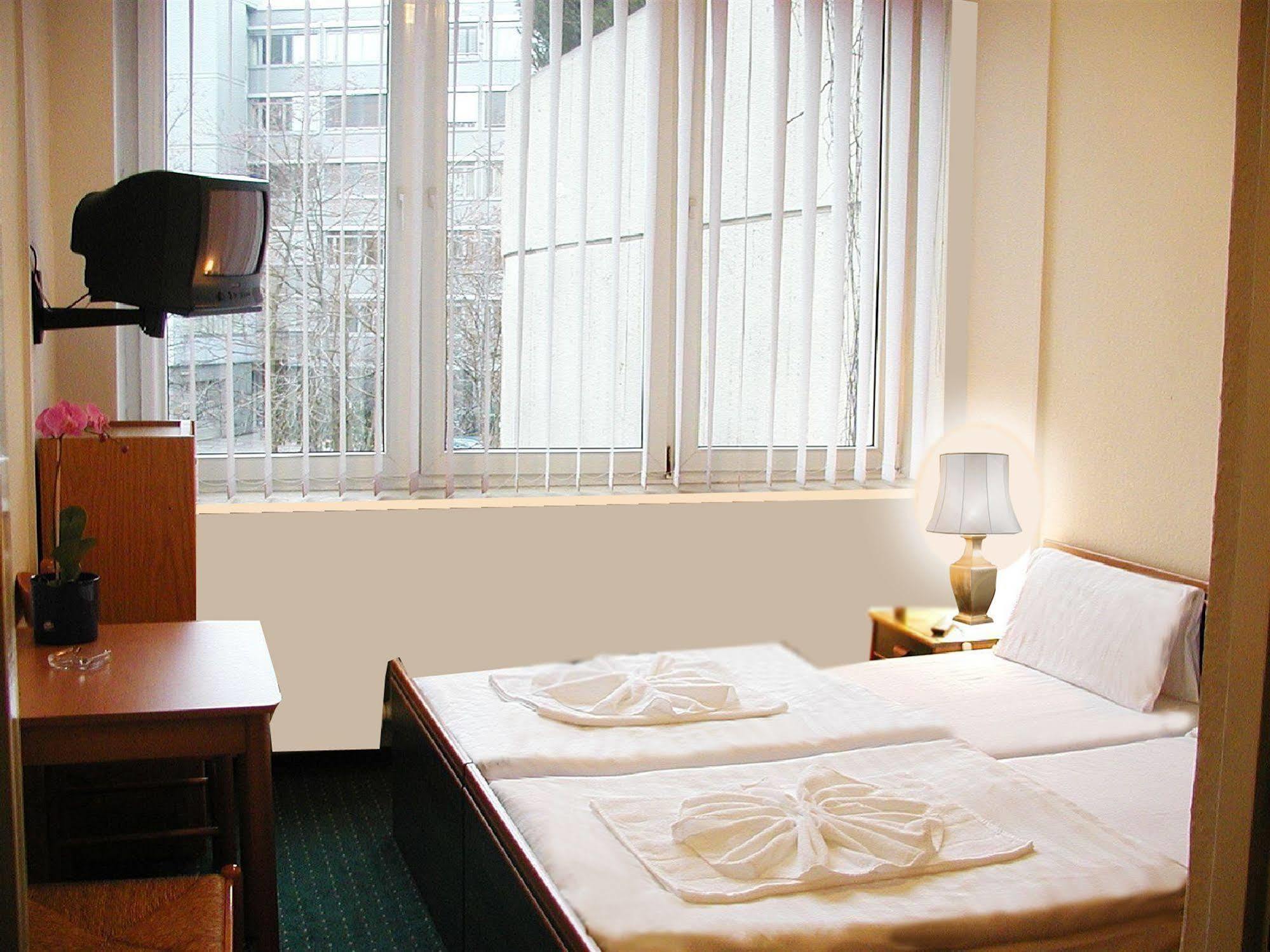 ซิตี้ โฮเต็ล แอนส์แบช Hotel เบอร์ลิน ภายนอก รูปภาพ