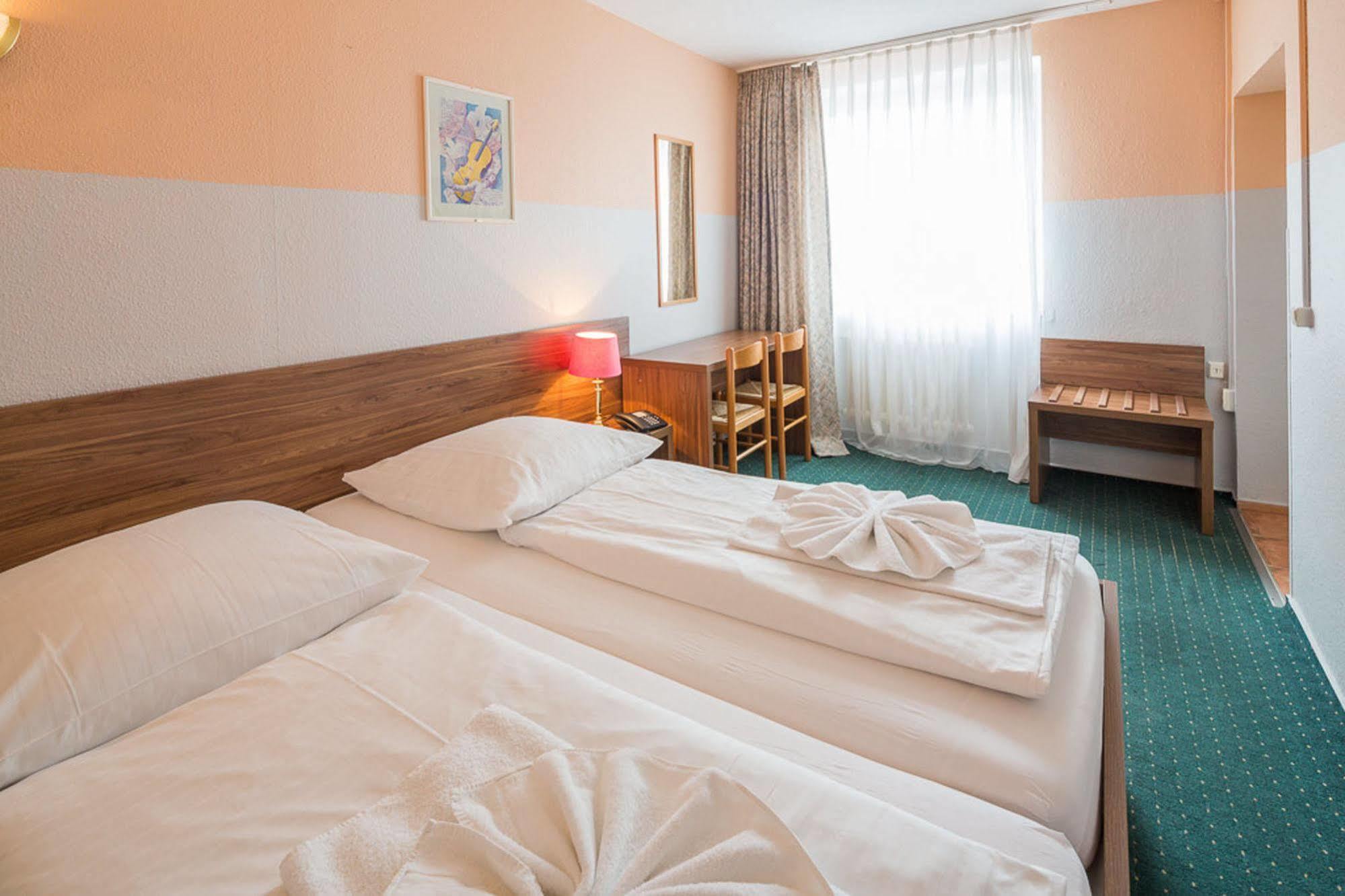 ซิตี้ โฮเต็ล แอนส์แบช Hotel เบอร์ลิน ภายนอก รูปภาพ